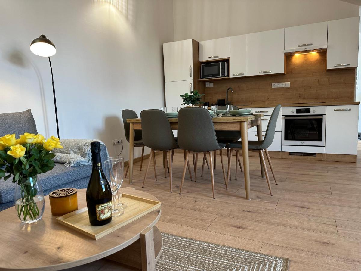 Green Apartment - City Centre - Main Square Liptovský Mikuláš Eksteriør bilde